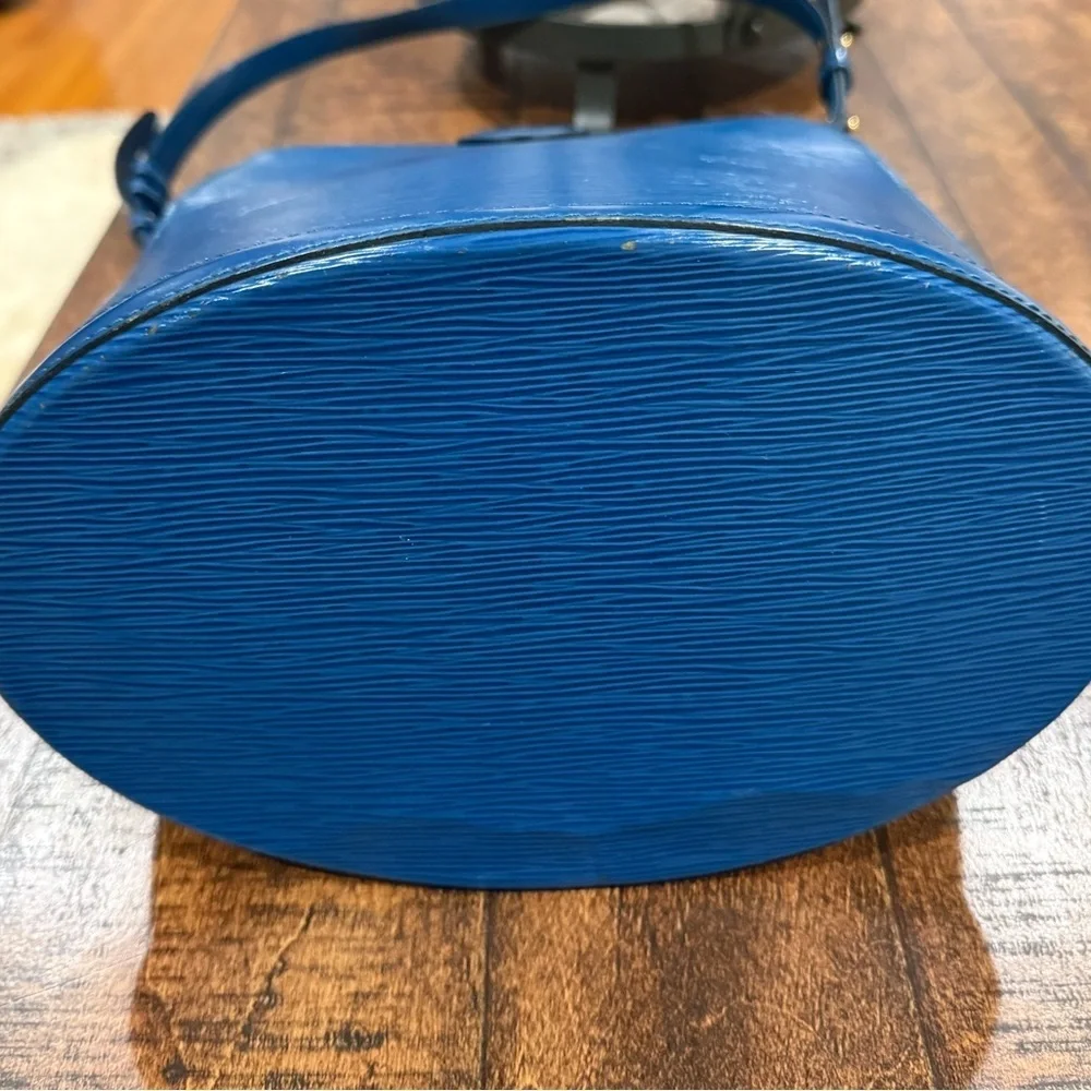 Louis Vuitton M52255 EPi Cluny shoulder Bag